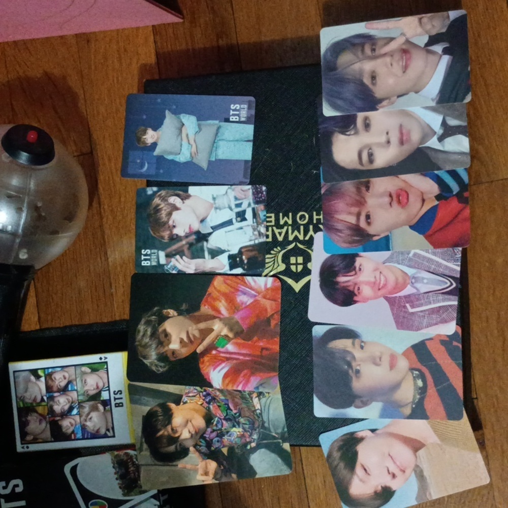 BTS Bundle WITH Photocards - Picture 2 of 4